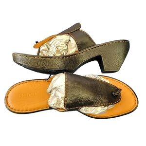 READ DESCRIPTION:Born Black Leather Thong Wedge Heel Sandals Left 10 & Right 11